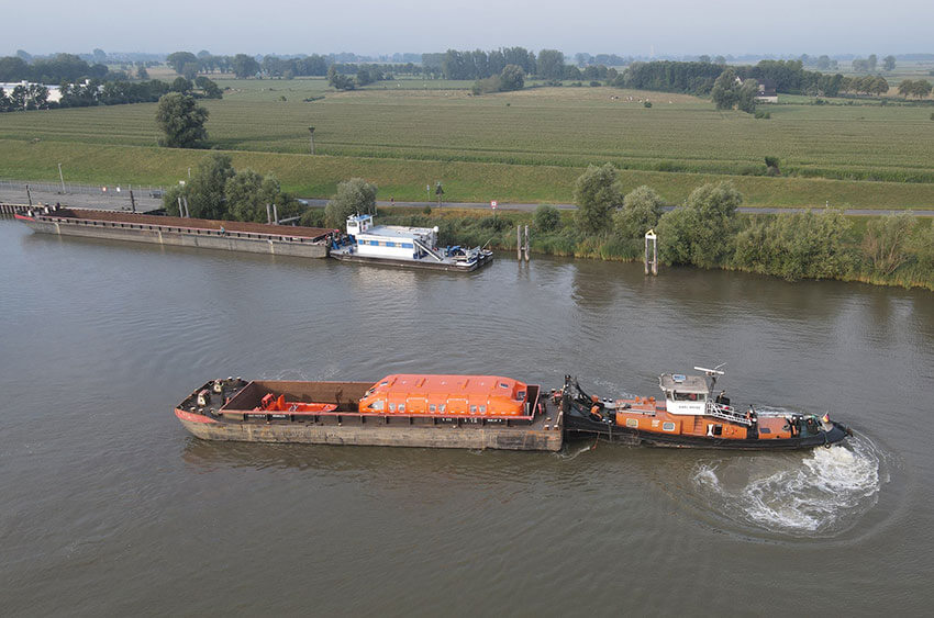 HAHN-Shipping-GmbH_Binnenschifffahrt-Kiel-Schleswig-Holstein-Schifffahrt-Logistik-Hafen