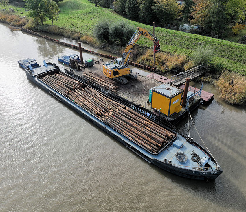 Wasserbau-Bagger-Materialtransport-Schute-Stade-Hamburg-Hechthausen-HAHN-Shipping-GmbH