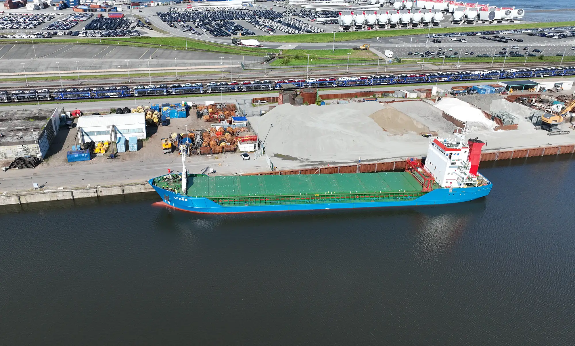 Chartering-Befrachtung-HAHN-Shipping-GmbH-Bremen-Cuxhaven-Hamburg-Bremerhaven-Stade.webp